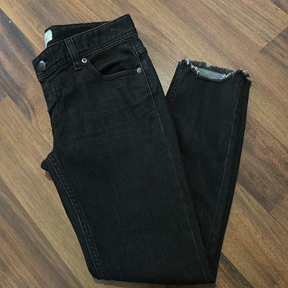 Free People Destroyed Ankle Raw Hem Skinny Jean-Black-Size 26-Distressed - Picture 13 of 13